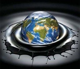 Troppo petrolio: crolla il prezzo e si alza la tensione globale